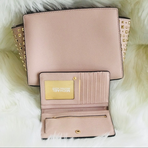♦️SOLD♦️ Michael Kors Selma Messenger Wallet Set - Picture 5 of 8